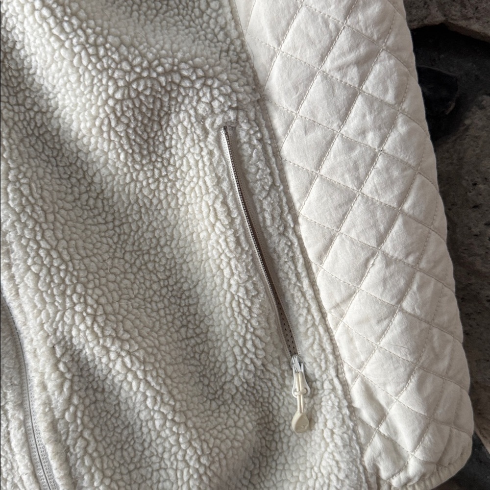 Vineyard Vines Quilted Cream fleece Vest women’s size medium - Picture 3 of 5